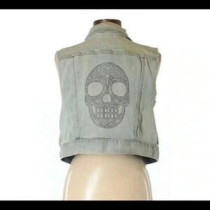 TORRID SKULL STUDDED CROPPED JEAN VEST JACKET 0‎
